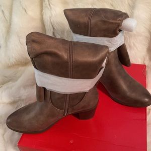 Kim Rogers taupe oster WC knee high boots.